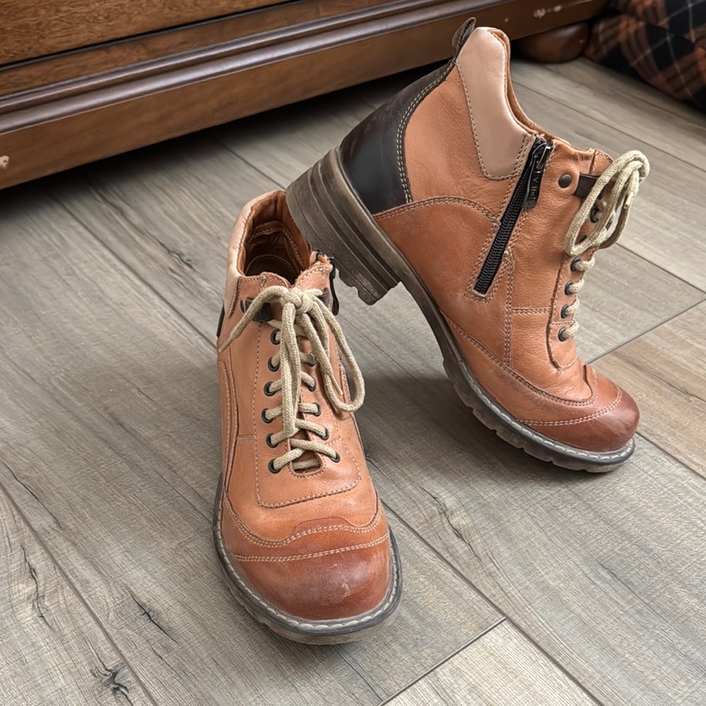 V-Italia Tan Leather Boots